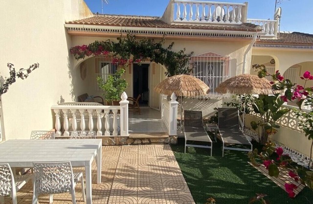 Typical Spanish bungalow within walking distance of downtown