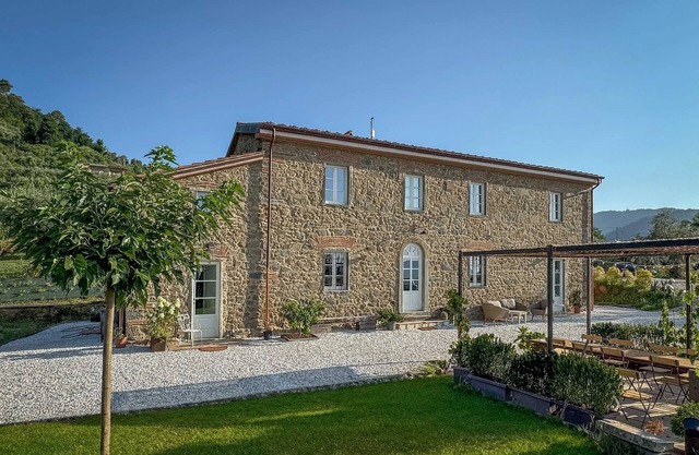 Typical Tuscan Stone House 6/8 Pax in the countryside between Florence and Lucca.