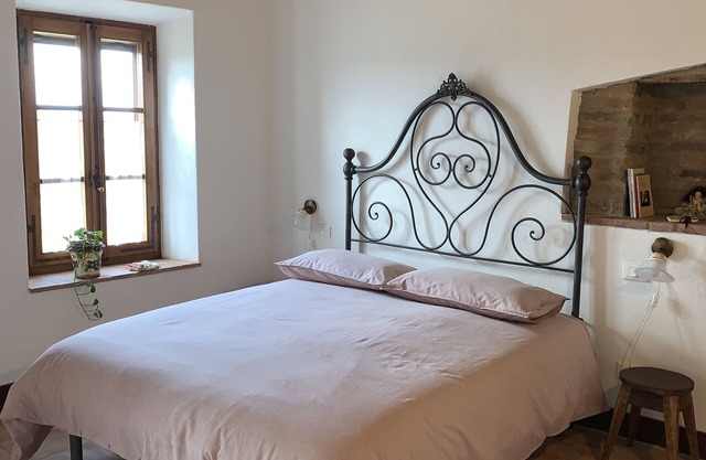 Typische toskanische Residenz in einem alten Dorf am Stadtrand von Siena