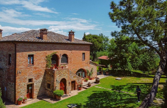 Schöne und typische Villa mit privatem Schwimmbad mit Panoramablick über das Dorf Torrita di Siena.