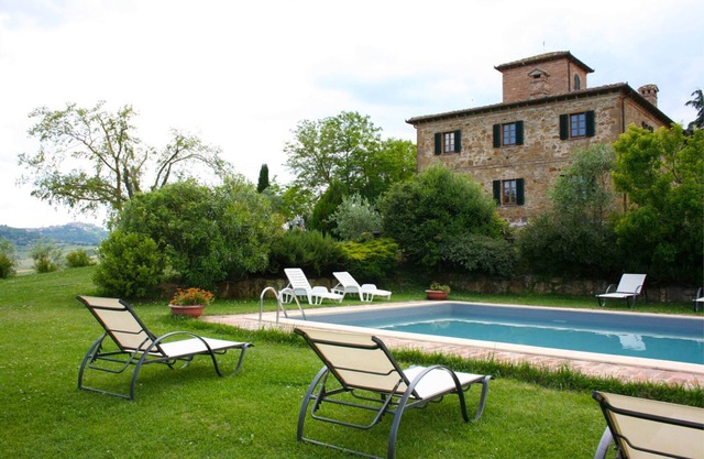 Typische Villa mit privatem Pool in Panoramalage in der südlichen Toskana, nur wenige Km vom Dorf Mo