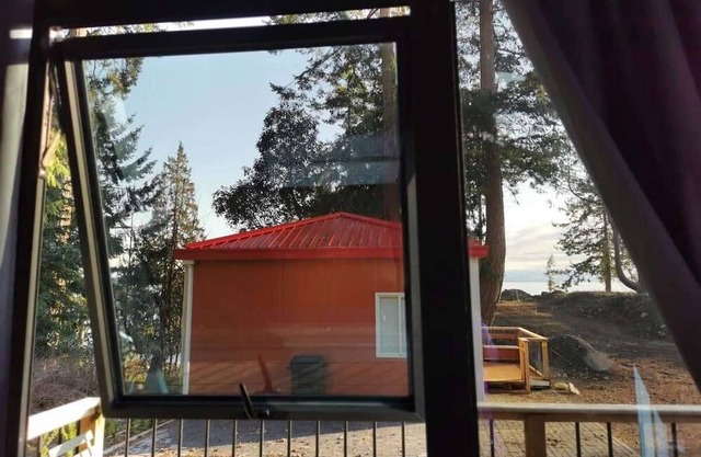 U19 Seaside Serenity: Seal Bay Glamping Retreat