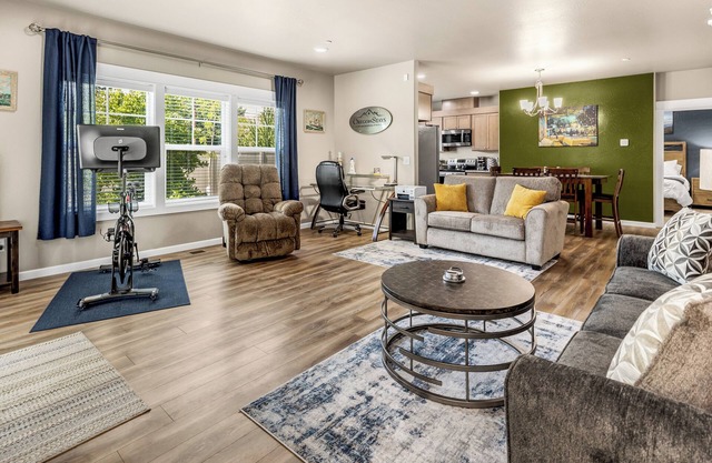 U4 - Peloton Bike - Stunning Themed Home - 2 King Beds - Fast 1G WiFi
