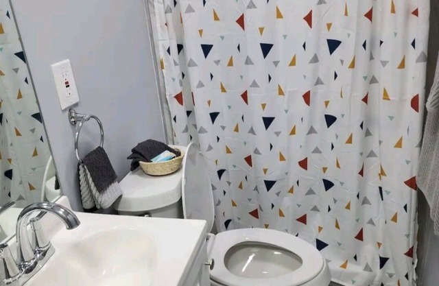 UCF, Comfort Quiet Place To Stay Orlando, Central Florida 30 min. from Disney