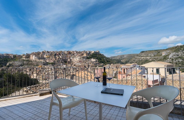 Ulisse, Neue Unterkunft in Ragusa Ibla, mit Terrasse und Panoramablick
