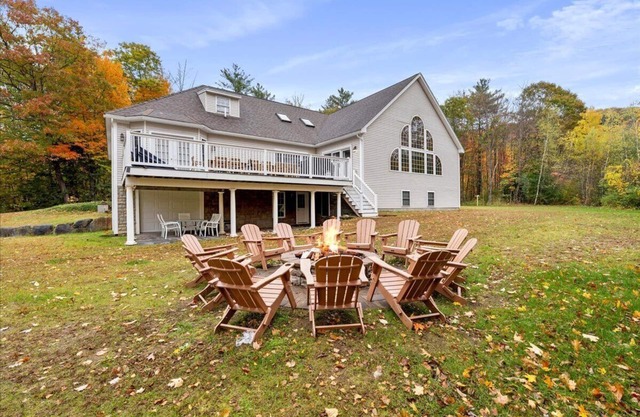 Ultimate NH 9BD: River, Theater, Game Rm, Firepit, Pool Table, Decks, 2 Kitchens