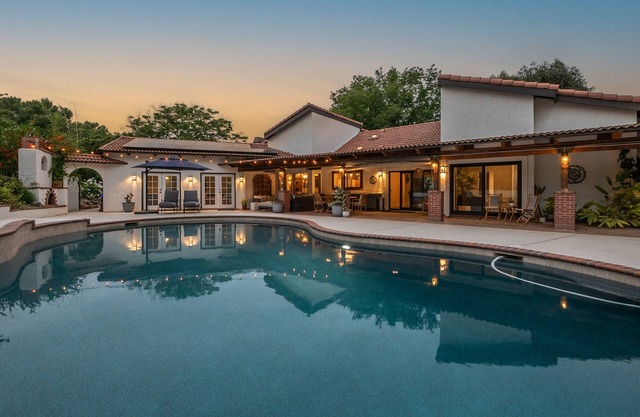 Ultimate Escape: GameRoom, EV Charger, Pool & Spa