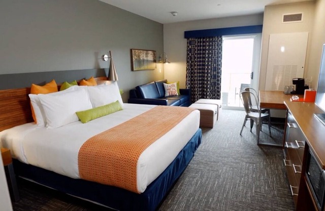 Ultimate Family Getaway! 3 Units, Free Parking, Waterpark, Arcade