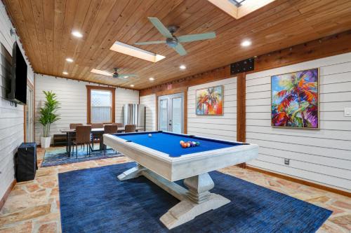 Ultimate Getaway Game Room Bbq Fire Pit Office