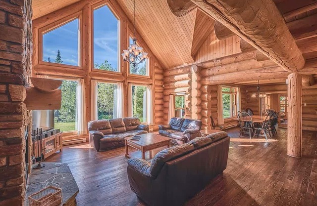 Large Private Home, Pool, Hot Tub, Sauna, Games