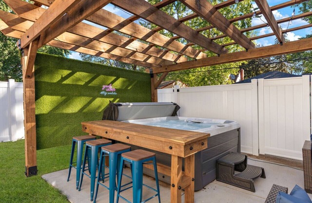Ultimate Group Getaway: Sleeps 16, Hot Tub, Arcade, & 5 Min from Mall of America