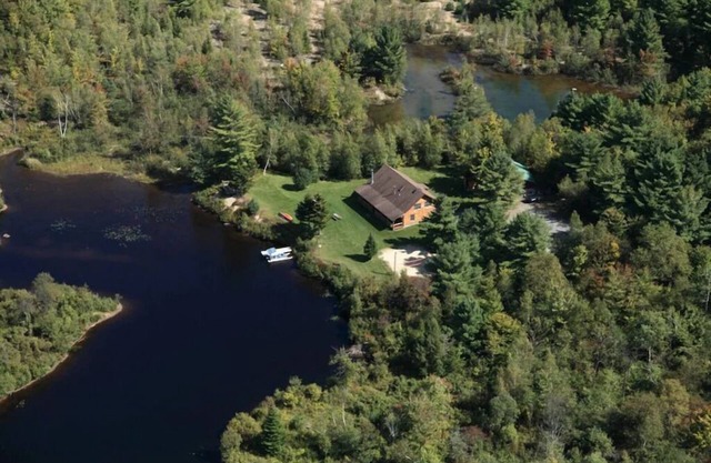 Ultimative Privatsphäre ~ NW Adirondack Region, Blockhütte, 16 Hektar ~ Inklusive Kajaks!