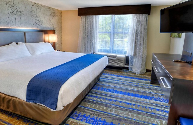 Ultimate Staycation Spot for a Romantic Trip! -S