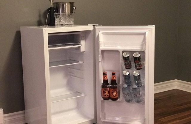 Ultra-clean basement apartment near Montreal airport!