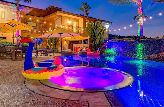 ULTRA Exclusive Massive Dream Home! Pool+Spa+Views+Sleeps 30!