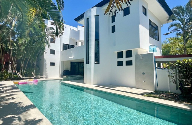 Ultra Luxus Villa 6 Schlafzimmer Villa - Privater Pool am Strand!
