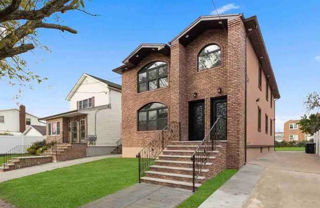 Ultra-Modern Apartment in Queens