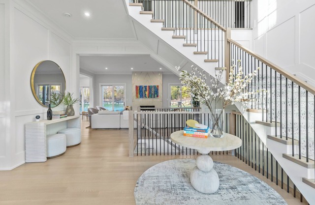 Ultra Modern Bridgehampton Gem, Perfect Location, 6 Beds, Heated Pool, Hot Tub