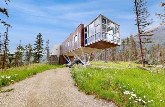 Ultra-Modern Home | Sunroom with Big Views | Walk to Kachina Lift