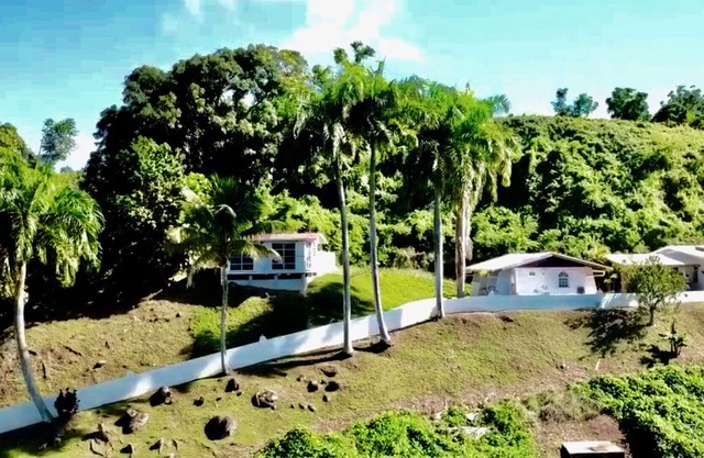 Ultra Private Hilltop Hacienda mit Panoramablick auf das Meer und die Berge