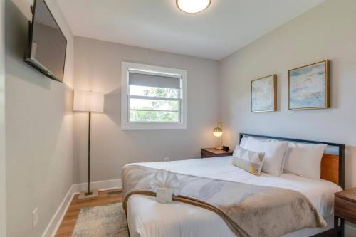 Ultra Relaxing and Fun Historic Franklin Bungalow