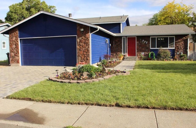 Umbrella J Getaway- Fully Remodeled 4 Bedroom Home