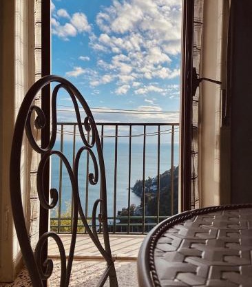 Una casa.vista mare