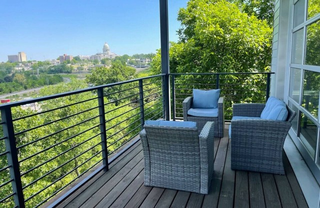 Unbeatable Views: Stylish Oasis