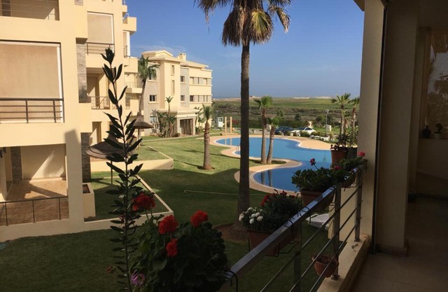 Une charmante appartement avec piscine