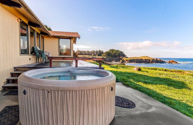 Haus am Wasser mit spektakulärer Aussicht und eigenem Whirlpool!