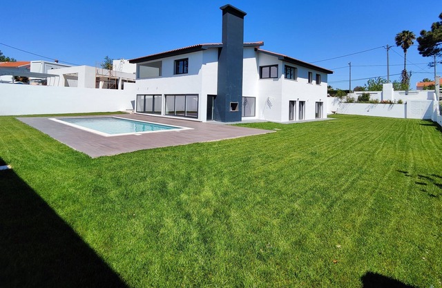 UNIK Villa South Lisbon - Pool and Beach