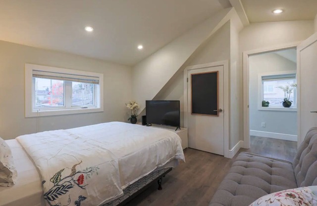 Unique 1 Bed Near Queen Elizabeth Park