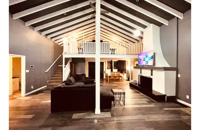 Unique 2 Bedroom home with Hot tub and Loft.