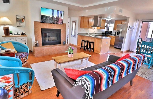 Unique 2 BR Sabino Canyon Gem