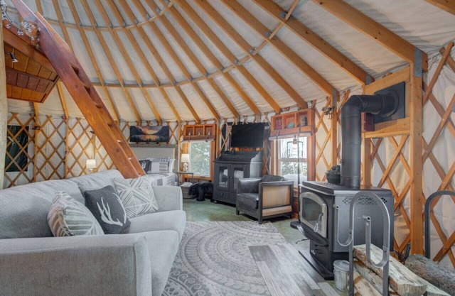Unique 2Bds/1Bath Yurt | Kitchen, Wifi, Views!
