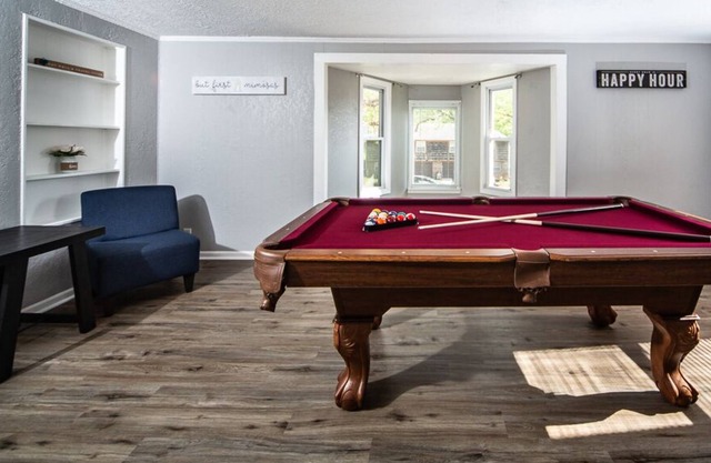 Unique 3 Bedroom w/ Pool Table & Fire Pit!