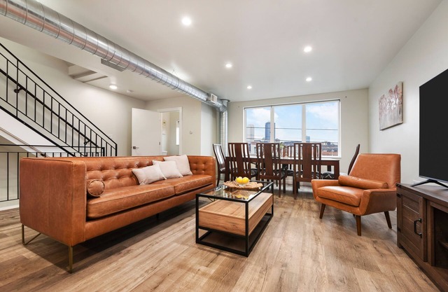Unique 4Bed/3.5 Bath Townhouse/Garage+Rooftop Deck