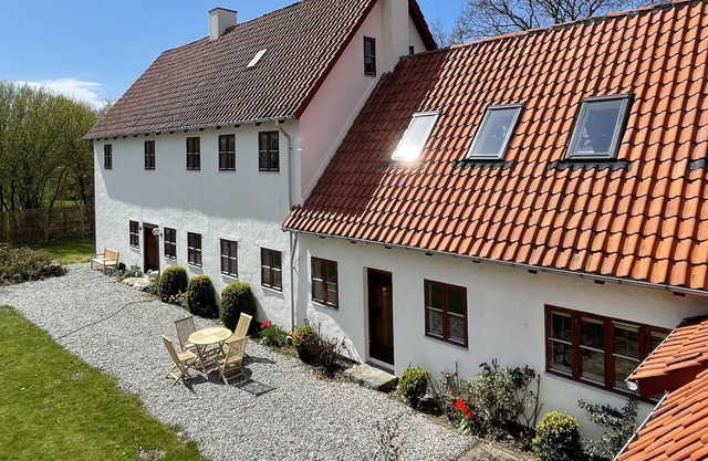 Unique 500 m2 countryside manor house 100 m from the sandy beach