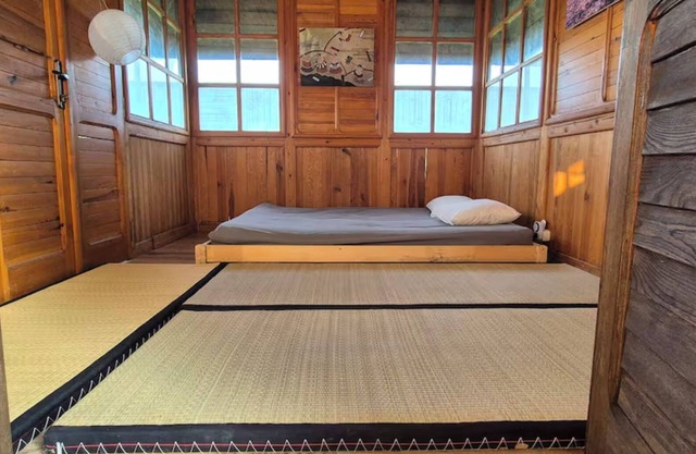 Unique and Private Country House with Sauna, Jacuzzi and Hawaiian Hothouse Spa!