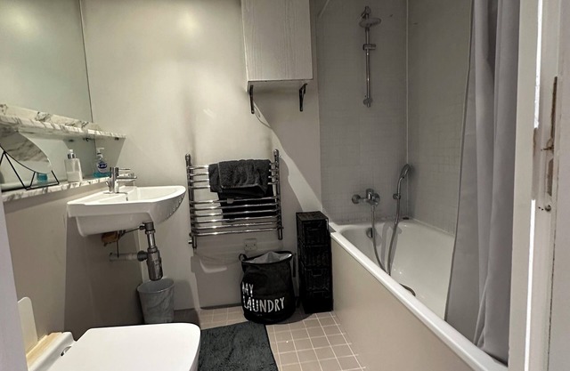 Unique apartment in amazing London with AC, fitness room, WiFi