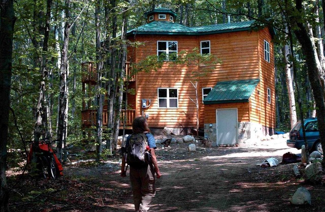 Unique, Attractive Hexagon Cedar Lodge in the Woods