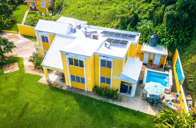 Unique Casa and Casita Heliconia- 2 separate properties and salt water spa.