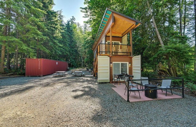 Unique Container Studio w/ Deck & Fire Pit!