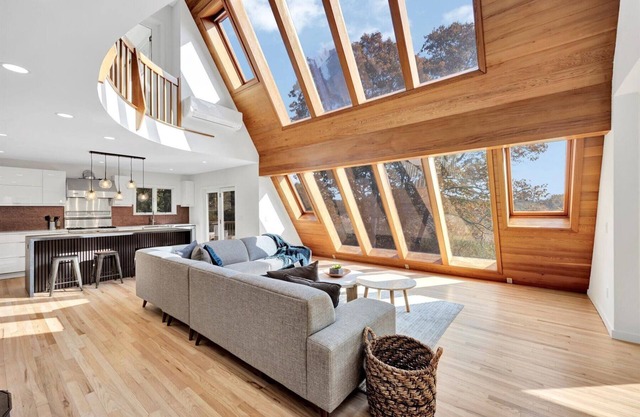 Unique Contemporary, Luxurious,MarshViews/Hottub/5mins drive to beach/Large Grps