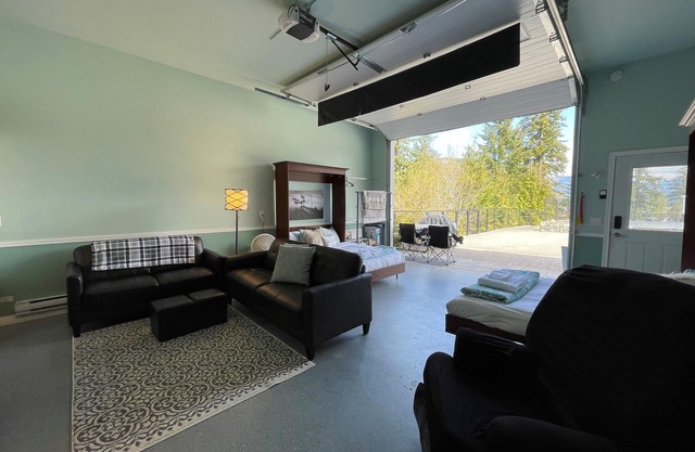 Unique & cozy guest suite in gated resort complex.