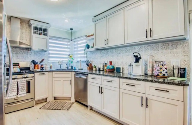 Unique Dream House ! Spacious 4-bedroom in amazing Located in El Paso.
