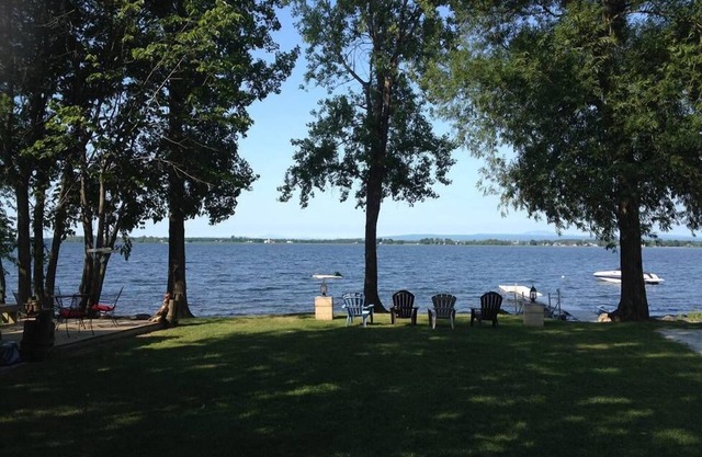 Einzigartige Familienvermietung am Lake Champlain, New York! "Das Leben ist gut" (16 Personen)