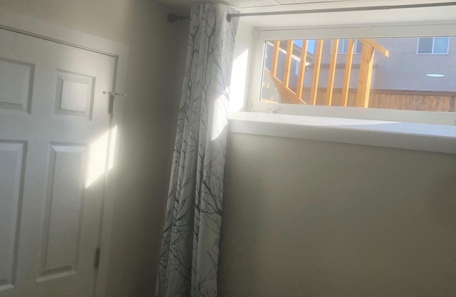Unique Favor – 2 Bedroom Basement (Prairie Pointe)