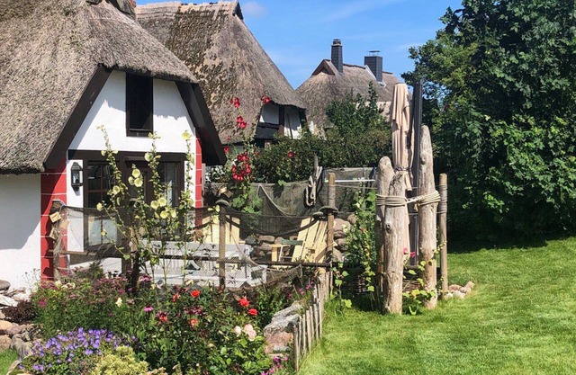 Einzigartig idyllisches Ferienhaus unter Reet an der Ostsee am Kap Arkona