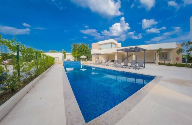 NEW, UNIQUE, Modern 2 bed & 2 bath spacious condo in quiet gated neighbourhood!